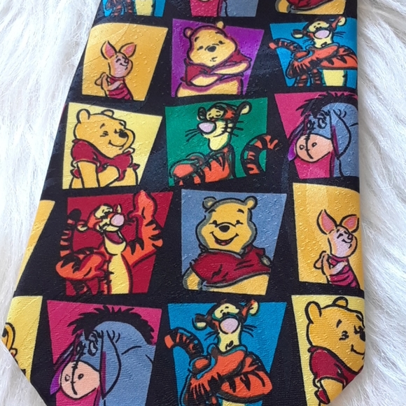 VINTAGE *POOH* WINNIE THE POOH NECKTIE 💚 - Picture 7 of 11
